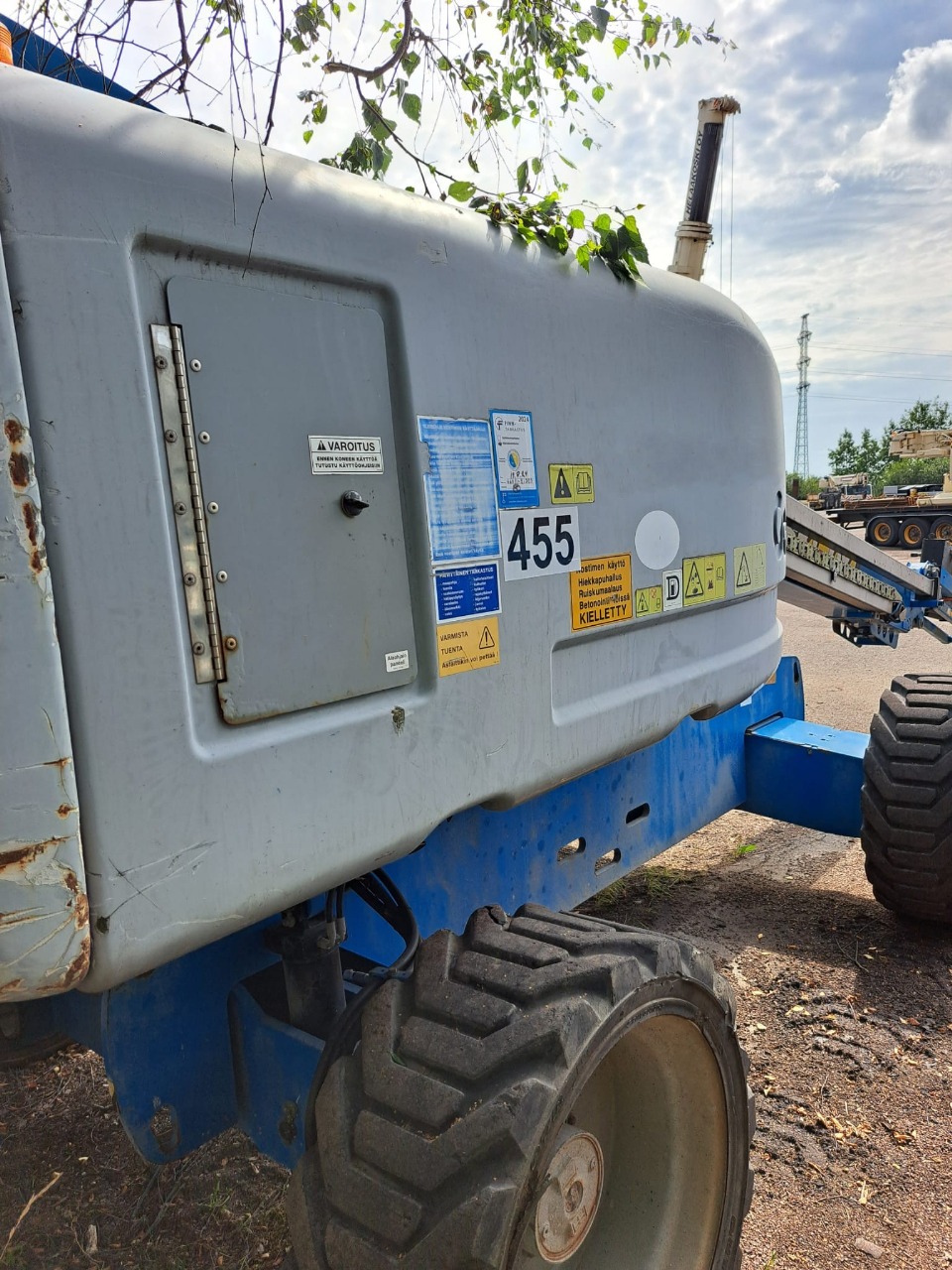 Sold - Articulated Boom Lift - View 3